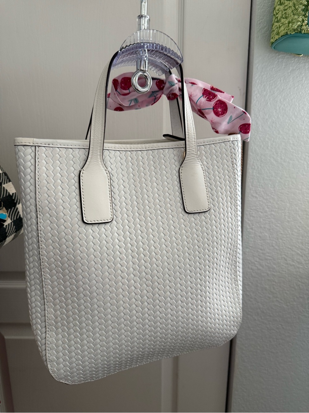 Vintage Dooney and Burke White Woven Tote Bag with Front Zip Pocket - Picture 3 of 7